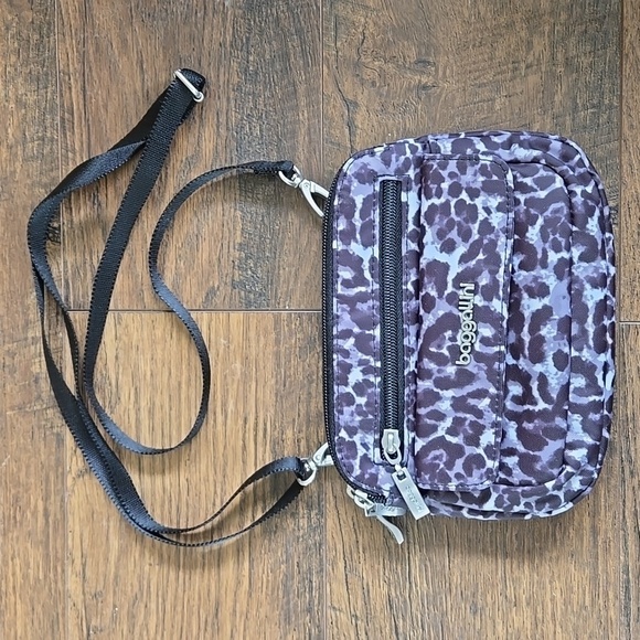 Baggallini Modern Everywhere Mini Bag - Picture 2 of 11